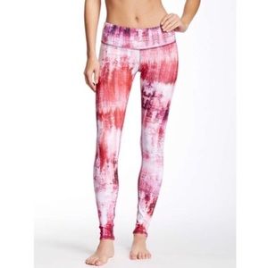 ALO Yoga Airbrush Leggings Pink and White Tie-Dye